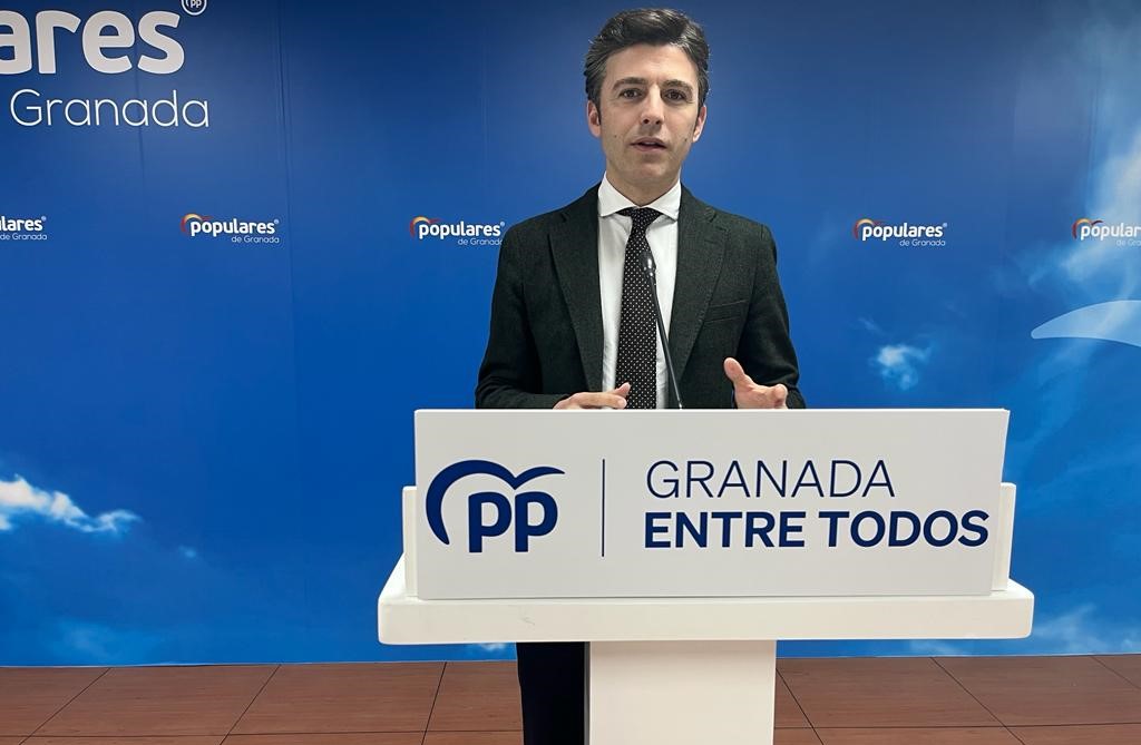 Saavedra pregunta si el alcalde de Granada se sumar a la peticin de Juanma Moreno para iniciar desde cero el concurso de la Inteligencia Artificial.